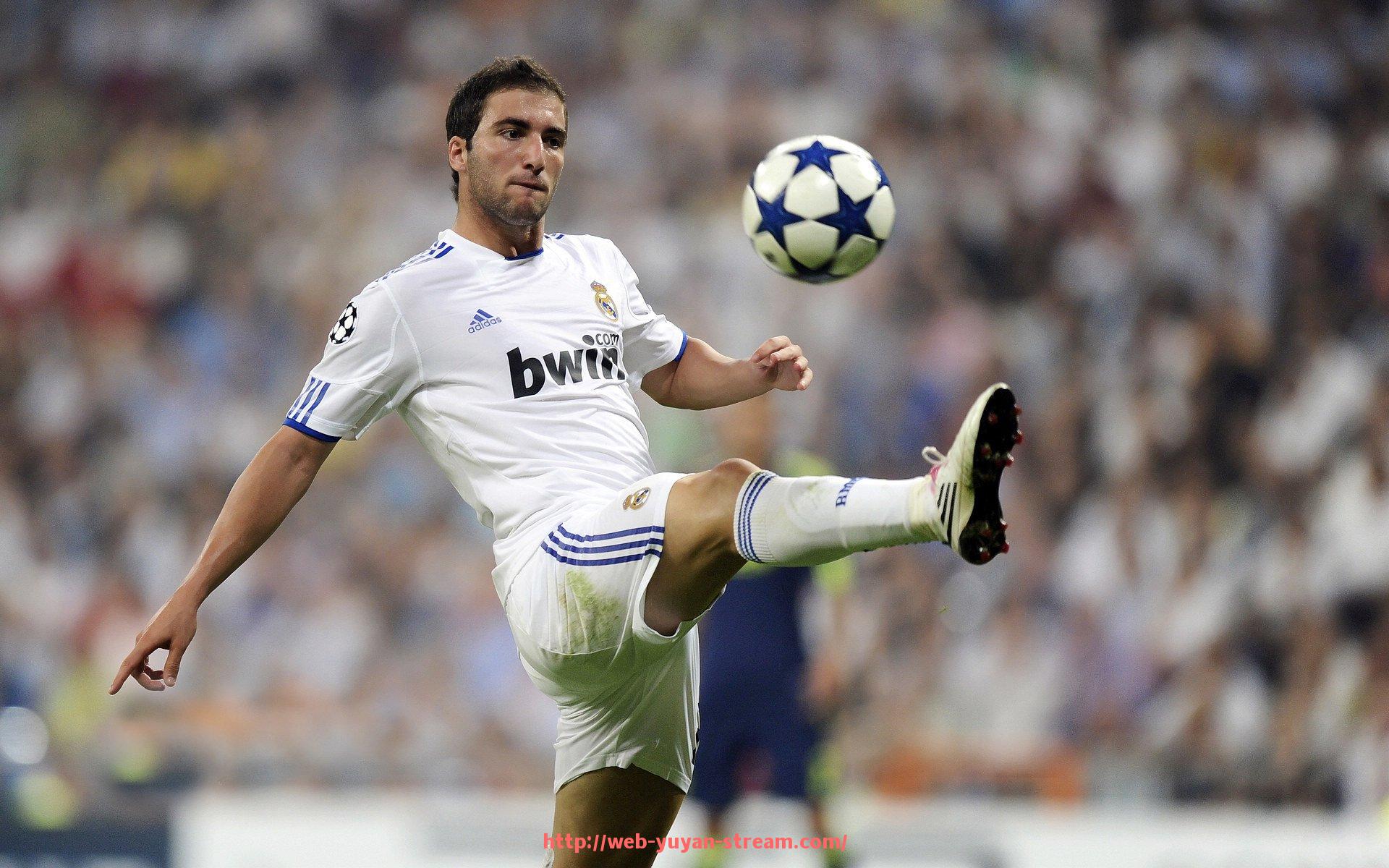 雨燕直播-深入解析世俱杯比赛用球性能：控球精准与回弹效果评估